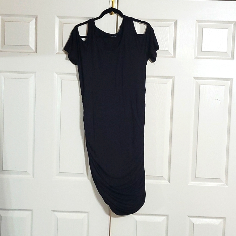 Torrid size 1 black bodycon midi dress with cold shoulder